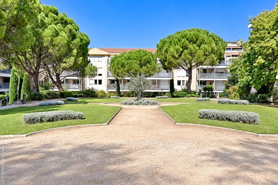 Appartement à vendre à Marseille 8e arrondissement — Vue parc & jardin — photo 2