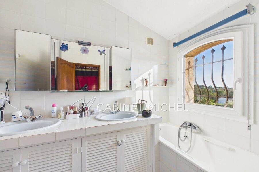 Maison à vendre à Roquefort-les-Pins — Vue dégagée — photo 17