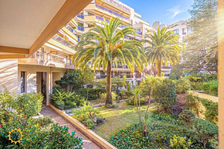 Appartement à vendre à Nice — Vue parc & jardin — photo 1