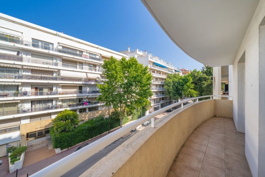 Appartement à vendre à Juan-les-Pins — Vue sur la ville — photo 2