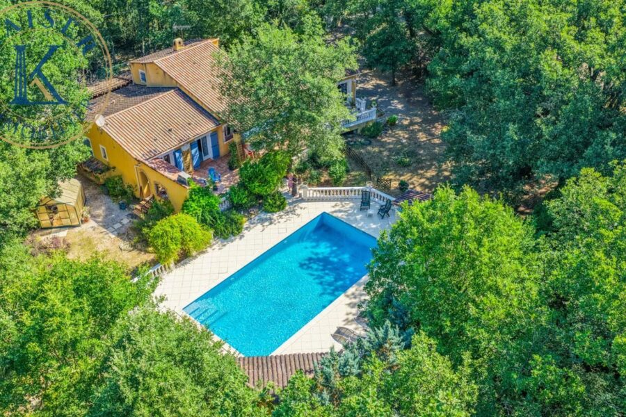 Maison à vendre à Nans-les-pins — Vue parc & jardin — photo 2