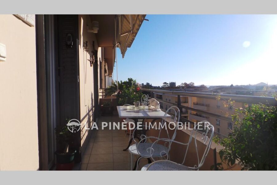 Appartement à vendre à Cagnes-sur-Mer — Vue sur la ville — photo 3