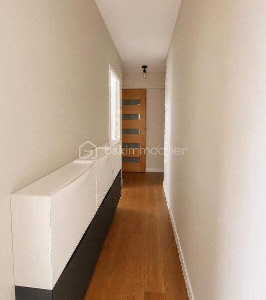 Appartement à vendre à Vaires-sur-Marne — Vue sur la ville — photo 9