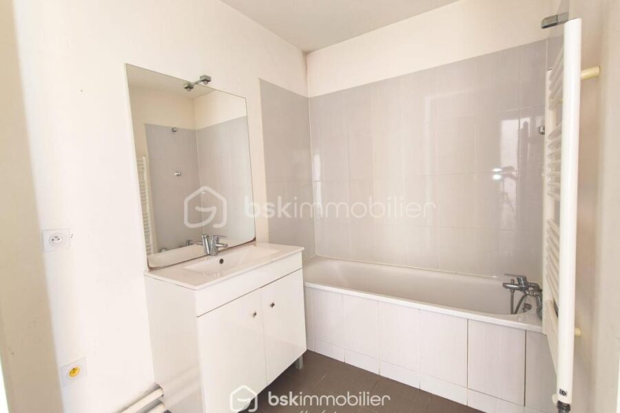 Appartement à vendre à Le Plessis-Trévise — Vue sur la ville — photo 8