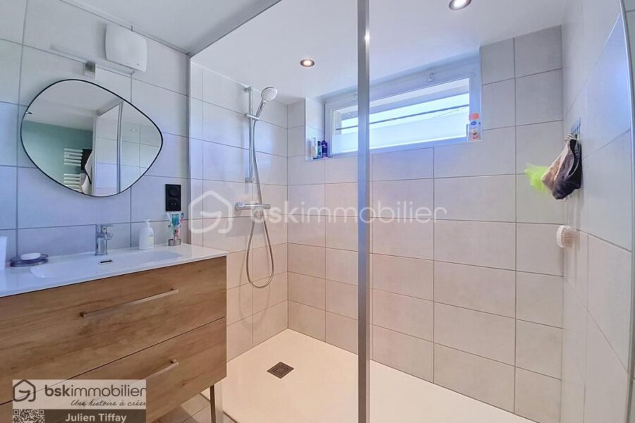 Maison à vendre à Beaucé — Vue parc & jardin — photo 8