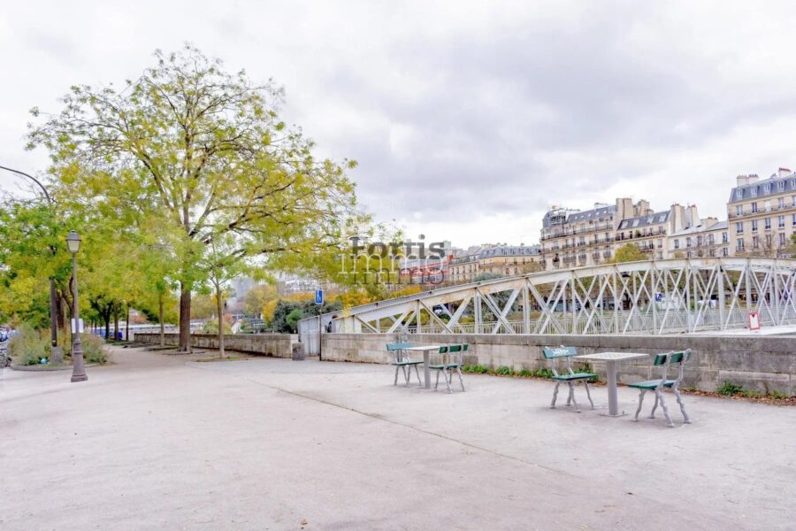 Appartement à vendre à Paris 4e arrondissement — Vue sur la ville — photo 13
