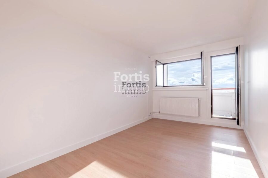 Appartement à vendre à Paris 15e arrondissement — Vue sur la ville — photo 8