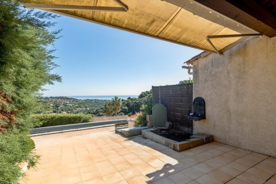 Maison à vendre à Roquebrune-sur-Argens — Vue mer — photo 1