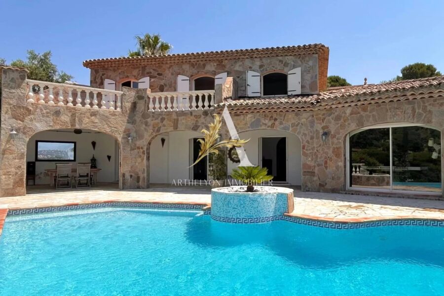Maison à vendre à Sainte-Maxime — Vue mer — photo 2