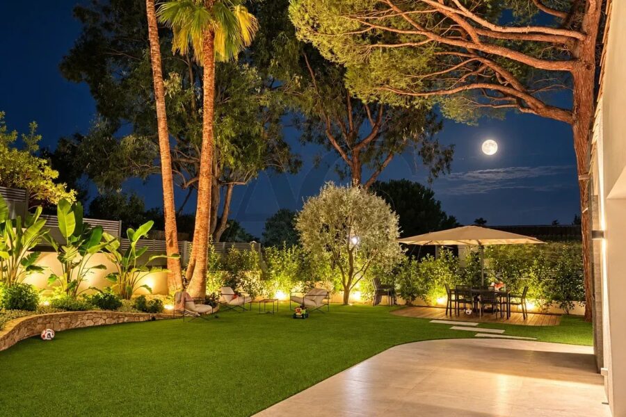 Maison à vendre à Villeneuve-Loubet — Vue parc & jardin — photo 17
