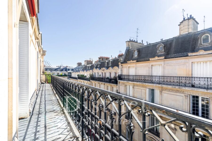 Appartement à louer à Paris 8e arrondissement — Vue sur la ville — photo 13