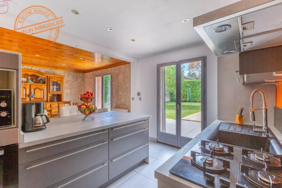 Maison à vendre à Champagne-au-Mont-d&rsquo;Or — Vue parc & jardin — photo 2