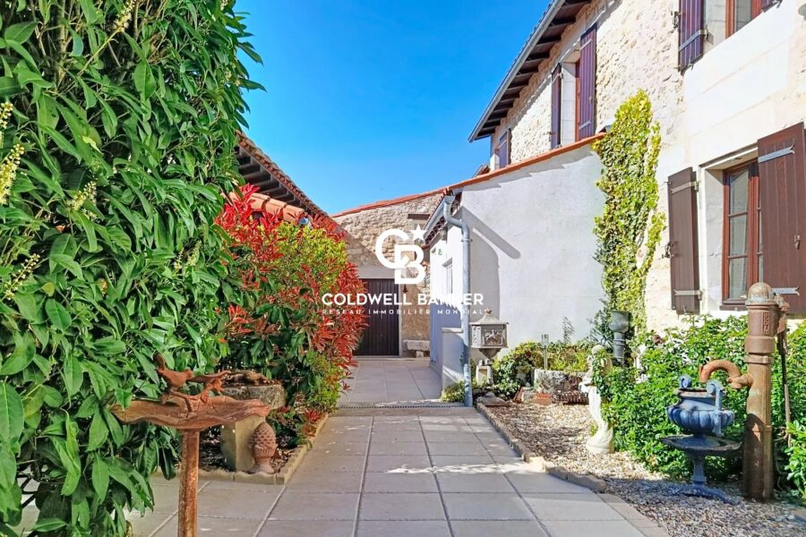 Maison à vendre à Bussac-sur-Charente — Vue parc & jardin — photo 19