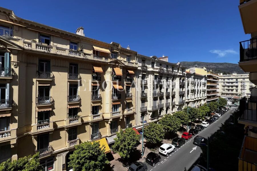Appartement à vendre à Menton — Vue sur la ville — photo 1