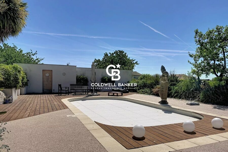 Maison à vendre à Saint-Georges-des-Coteaux — Vue parc & jardin — photo 3