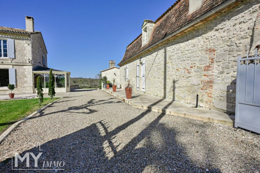 Maison à vendre à Saint-Méard-de-Gurçon — Vue montagne — photo 17