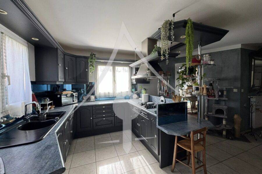 Maison à vendre à Saint-Hilaire — Vue parc & jardin — photo 6