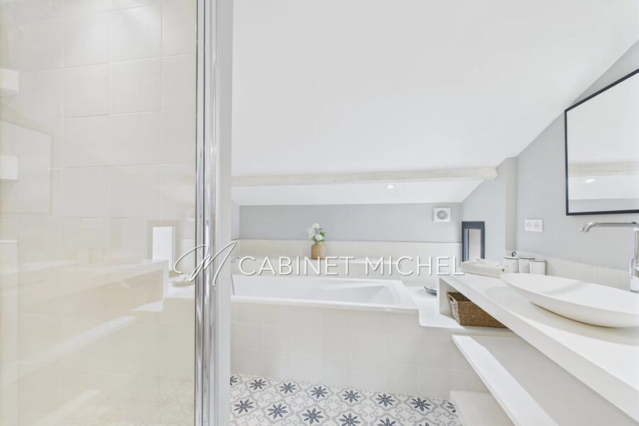 Maison à vendre à Roquefort-les-Pins — Vue parc & jardin — photo 19