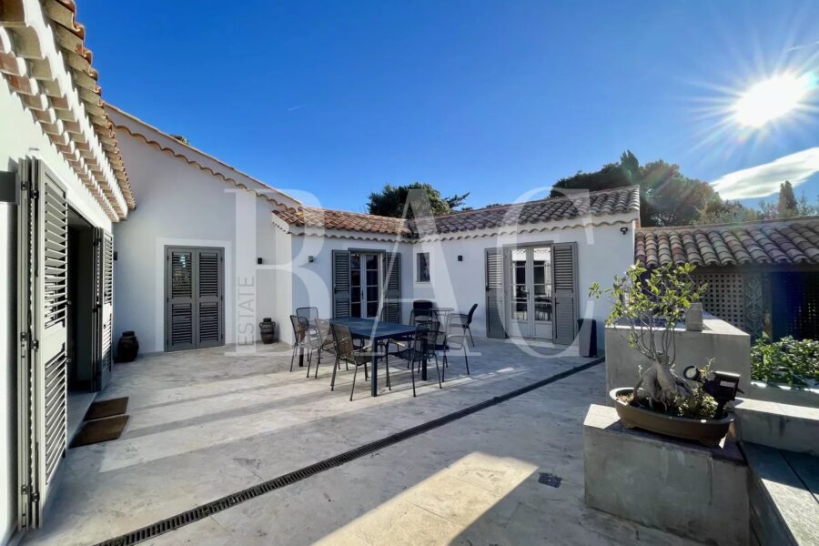 Maison à vendre à Sainte-Maxime — Vue parc & jardin — photo 10