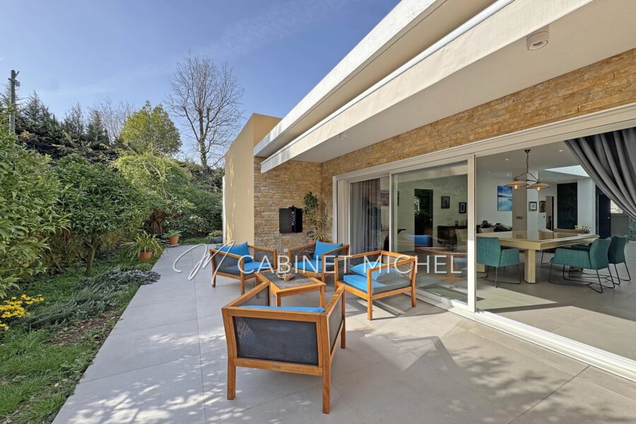 Maison à vendre à Le Rouret — Vue montagne — photo 7
