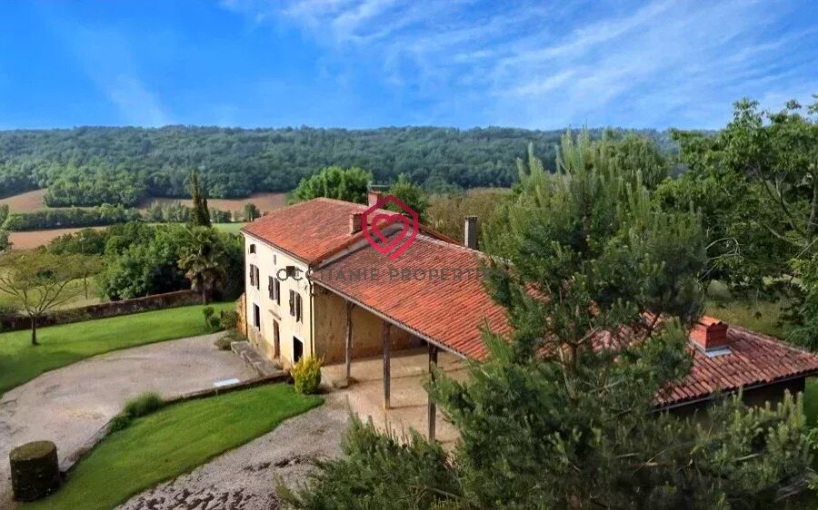 Maison à vendre à Saint-Marcet — Vue montagne — photo 1