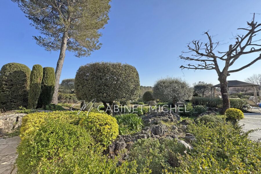 Maison à vendre à Roquefort-les-Pins — Vue dégagée — photo 1