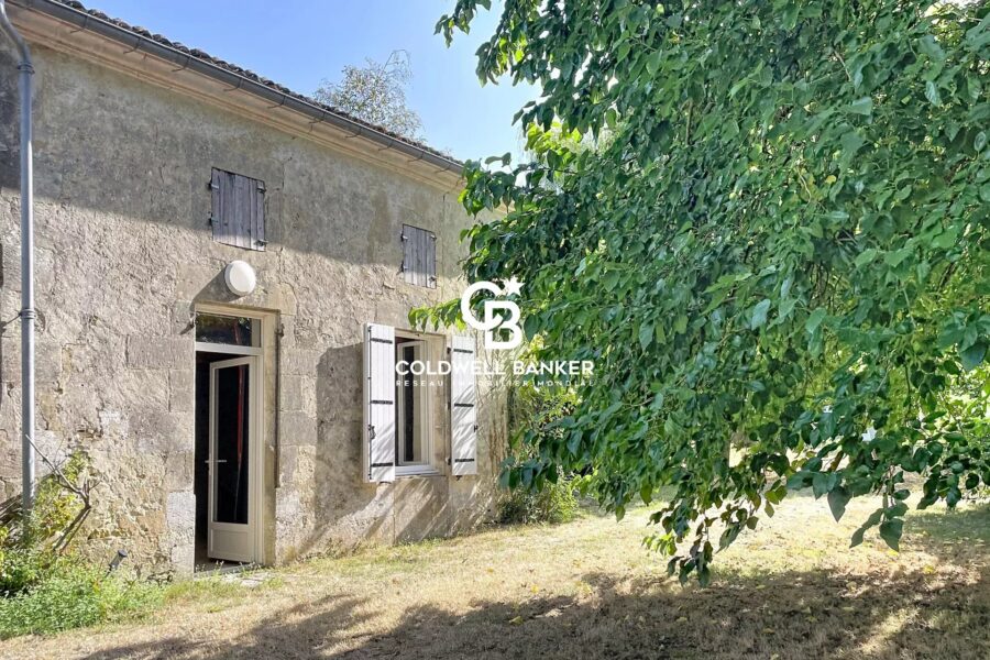 Maison à vendre à Saint-Savinien — Vue parc & jardin — photo 21
