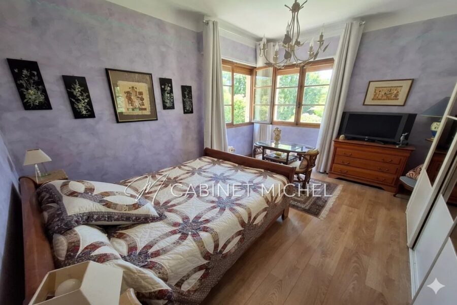 Maison à vendre à Roquefort-les-Pins — Vue parc & jardin — photo 8