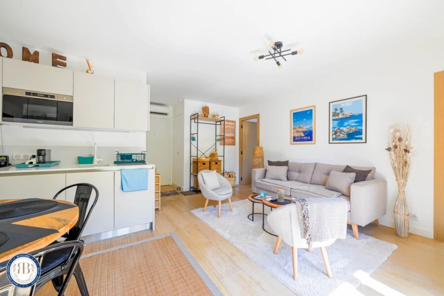 Appartement à vendre à Antibes — Vue sur la ville — photo 3