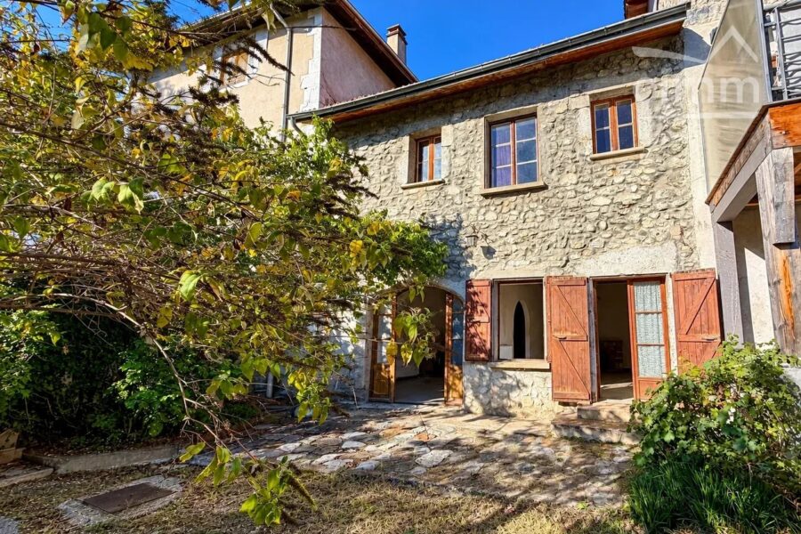 Maison à vendre à Saint-Nazaire-les-Eymes — Vue montagne — photo 2