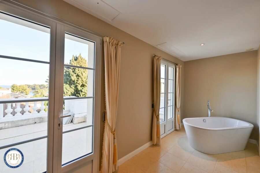 Maison à vendre à Antibes — Vue mer — photo 9