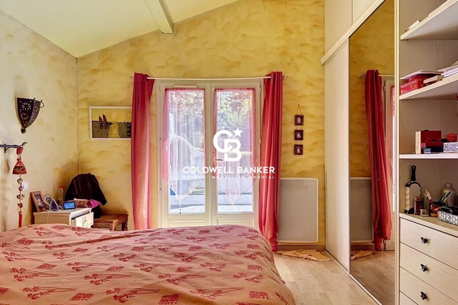 Maison à vendre à Saint-Georges-des-Coteaux — Vue parc & jardin — photo 9