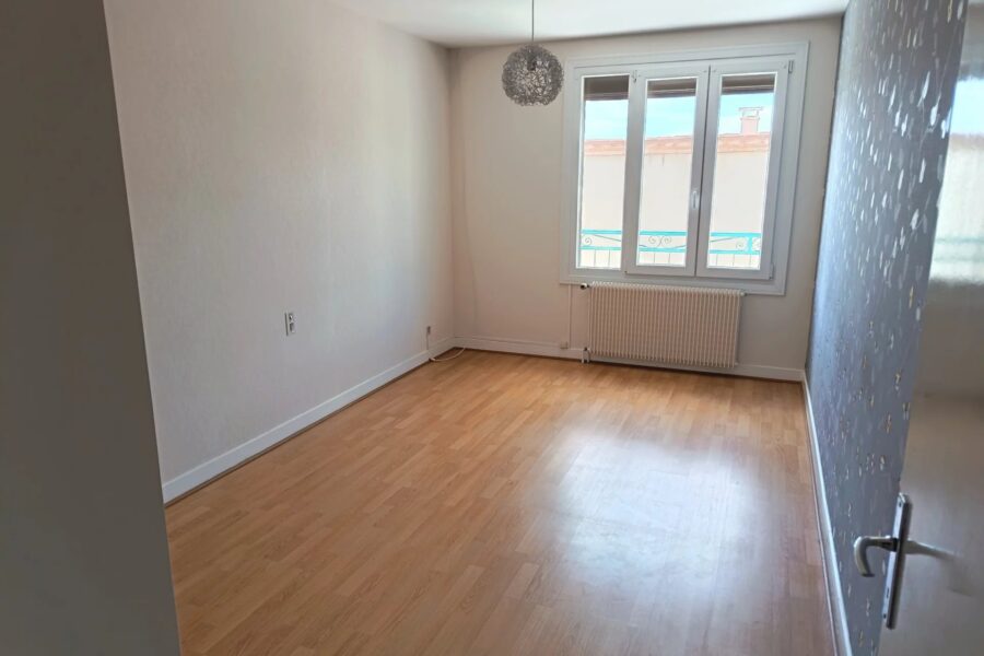 Maison à vendre à Le Broc — Vue parc & jardin — photo 5