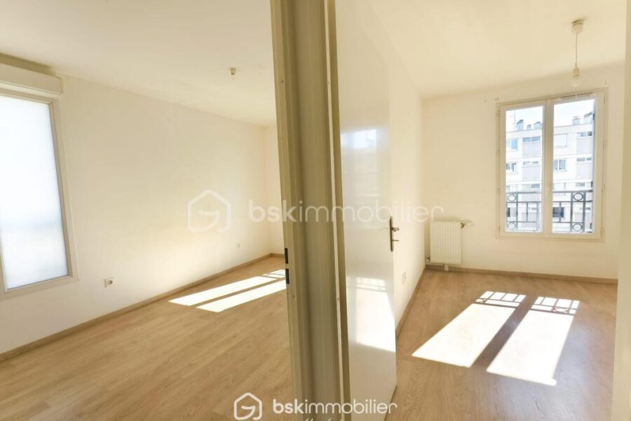 Appartement à vendre à Le Plessis-Trévise — Vue sur la ville — photo 9