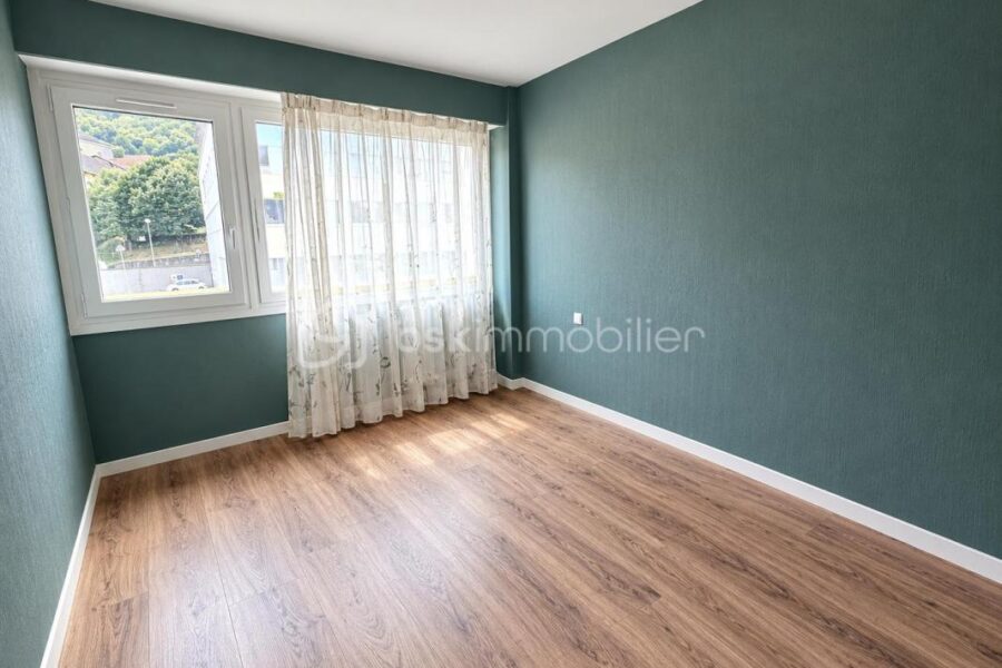 Appartement à vendre à Saint-Jean-de-Maurienne — Vue montagne — photo 10