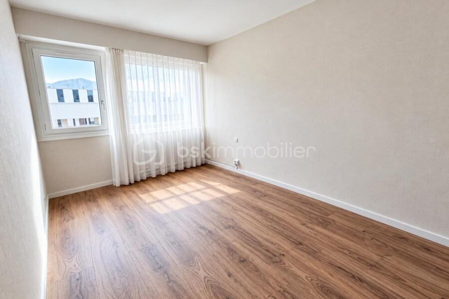 Appartement à vendre à Saint-Jean-de-Maurienne — Vue montagne — photo 10