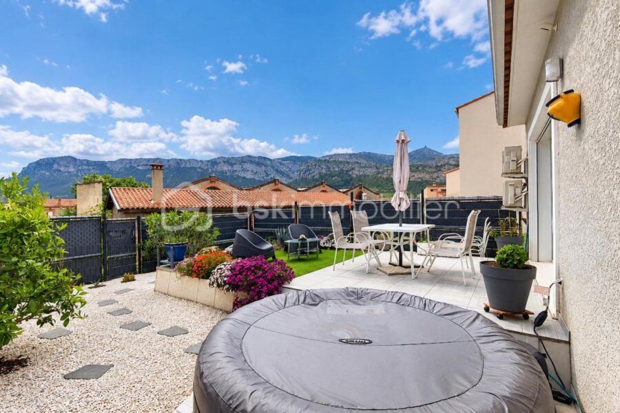 Maison à vendre à Tautavel — Vue montagne — photo 1