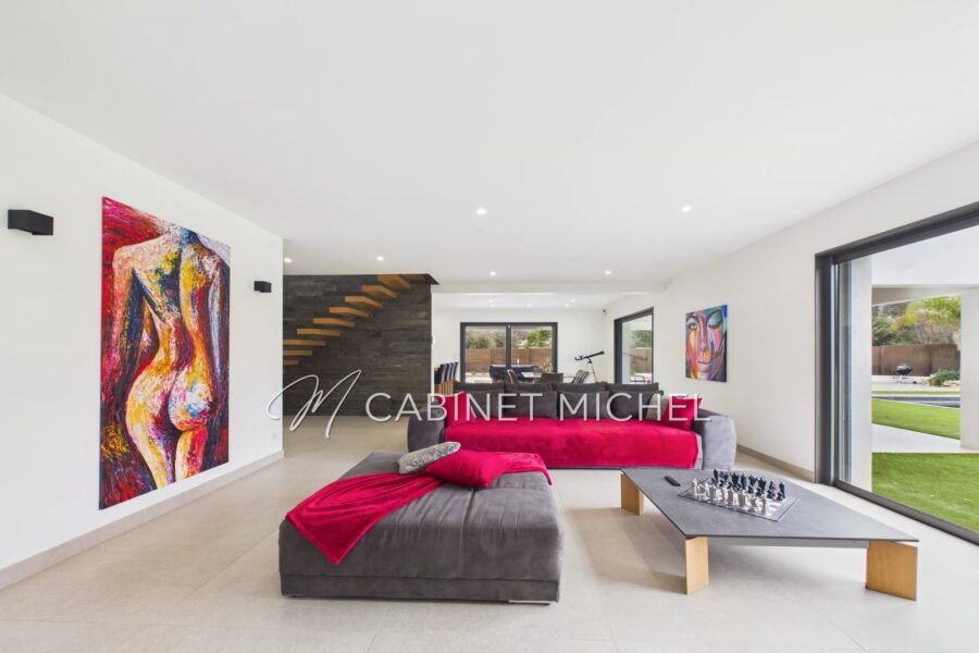Maison à vendre à Roquefort-les-Pins — Vue montagne — photo 12