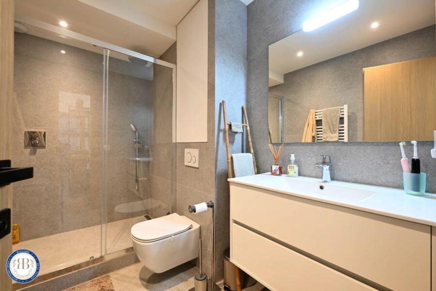 Appartement à vendre à Antibes — Vue sur la ville — photo 8