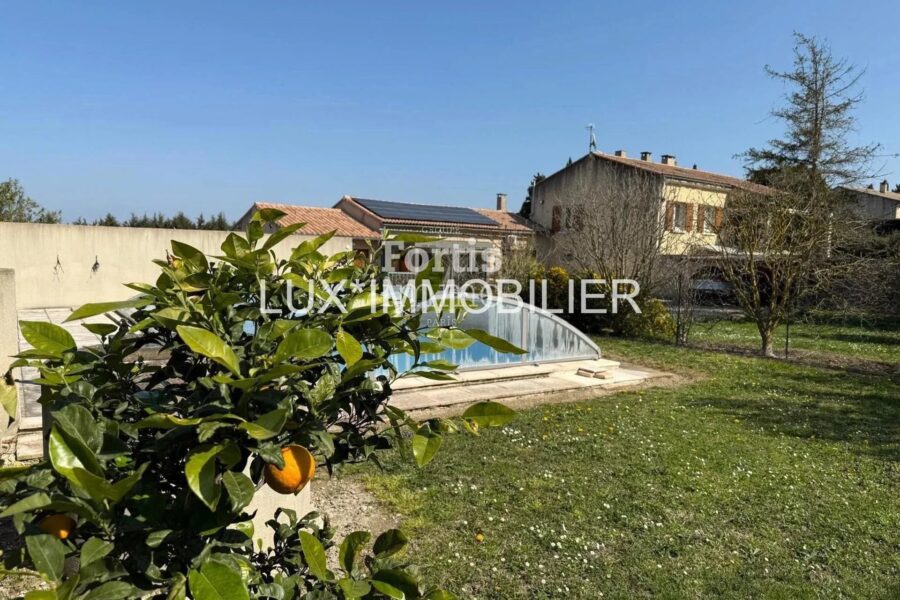 Maison à vendre à Saint-Rémy-de-Provence — Vue parc & jardin — photo 2