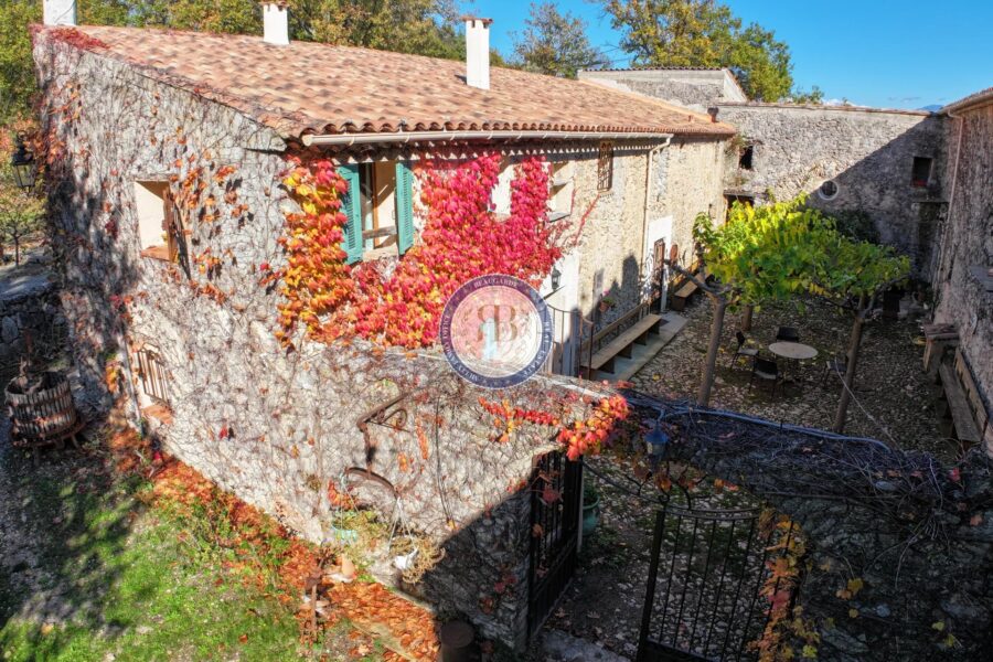 Maison à vendre à Le Broc — Vue montagne — photo 8