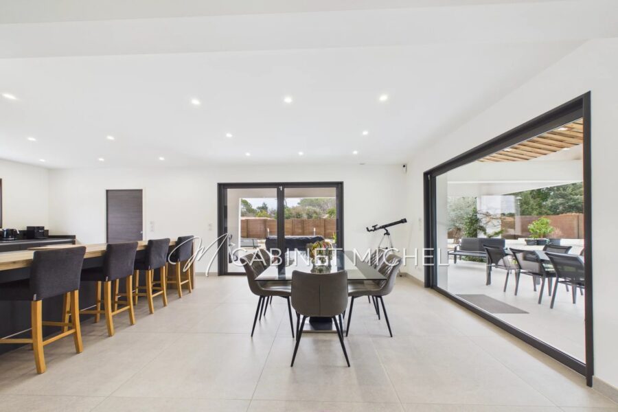 Maison à vendre à Roquefort-les-Pins — Vue montagne — photo 16