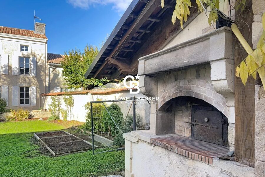 Maison à vendre à Saint-Martin-de-Juillers — Vue parc & jardin — photo 20