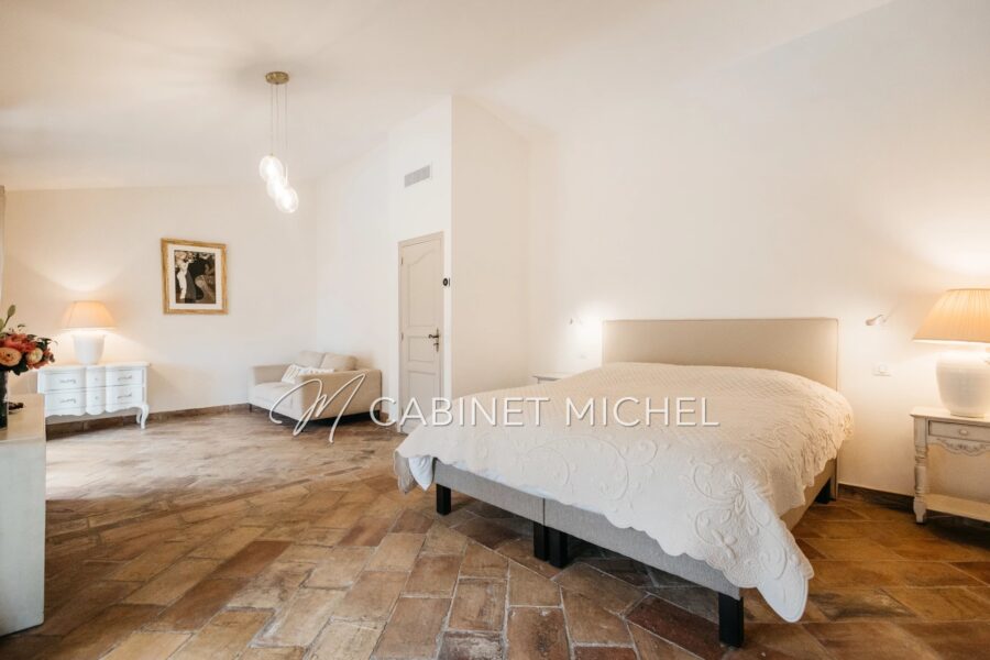 Maison à vendre à Roquefort-les-Pins — Vue nature — photo 11