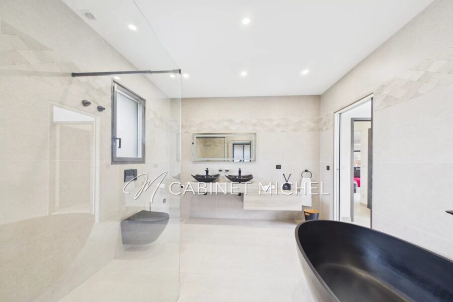 Maison à vendre à Roquefort-les-Pins — Vue montagne — photo 20