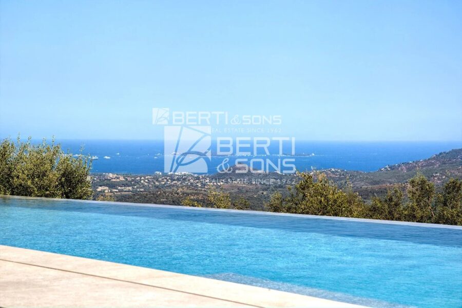 Maison à vendre à Les Adrets-de-l&rsquo;Estérel — Vue mer — photo 1