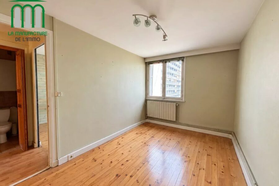Appartement à vendre à Saint-Étienne — Vue sur la ville — photo 4