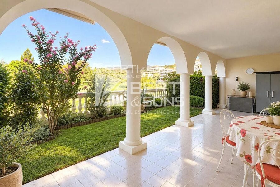 Appartement à vendre à Mandelieu-la-Napoule — Vue parc & jardin — photo 2