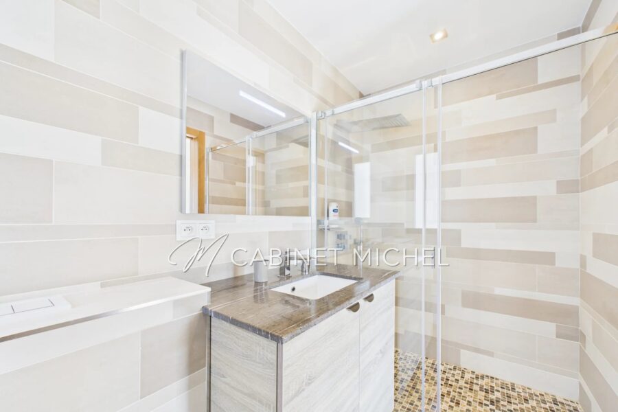 Maison à vendre à Roquefort-les-Pins — Vue mer — photo 14