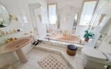 Maison à vendre à Roquefort-les-Pins — Vue parc & jardin — photo 10